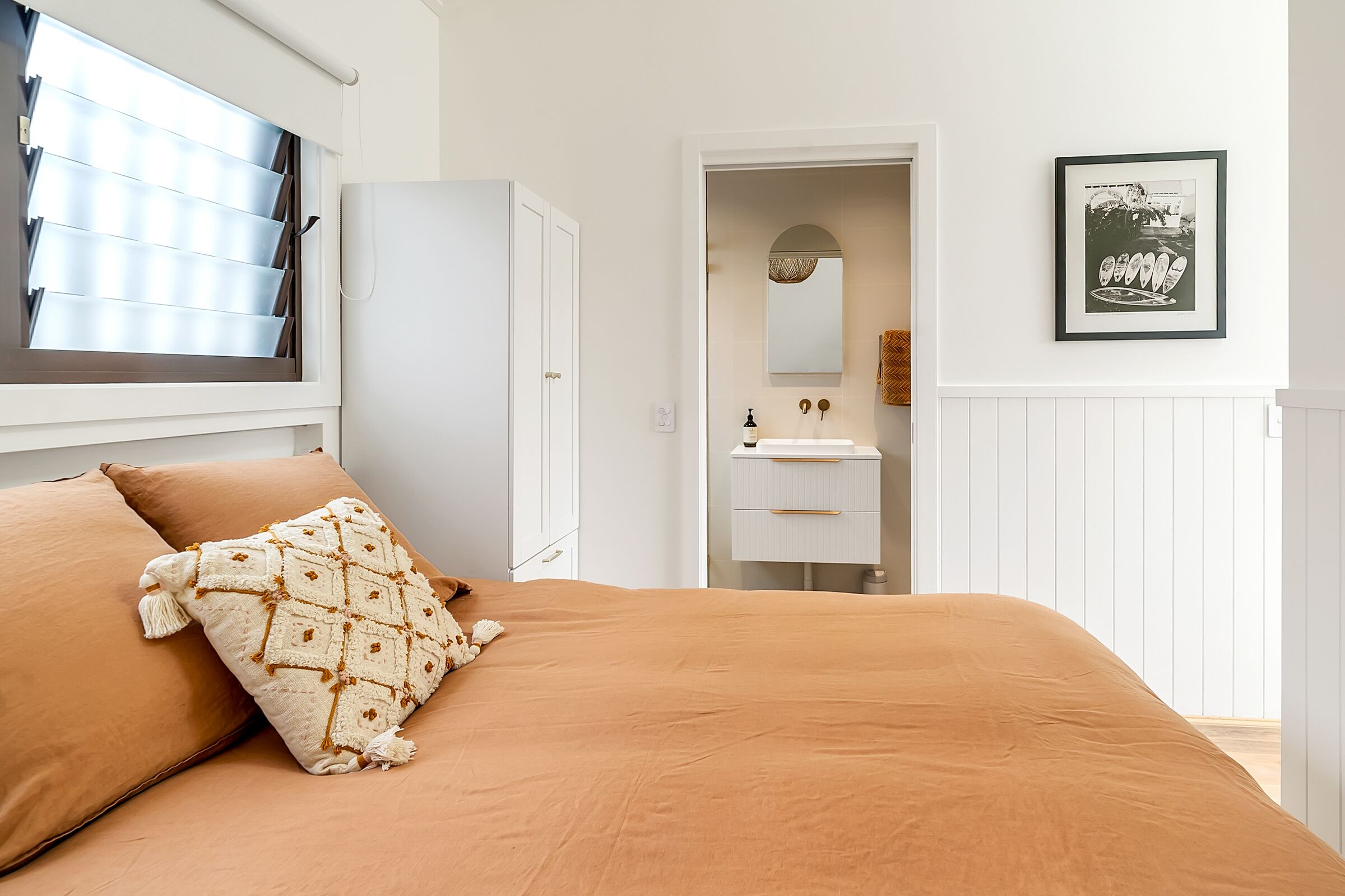 Gorgeous new Loft Style 1 bed Apartment Short Walk to Manly