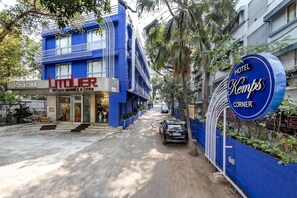 Front of property - Hotel Kemps Corner (Mumbai)
