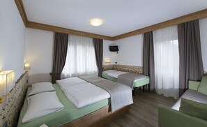 Habitación cuádruple Confort | Wifi gratis 