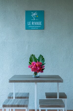 Outdoor dining - Le Rivage Appartement Mauritius (La Gaulette)