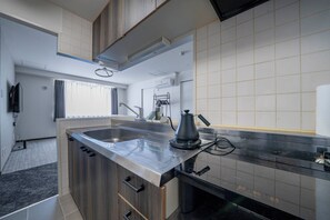 Deluxe Suite | Private kitchen | Fridge, microwave, stovetop, toaster - MP STYLE SAPPORO-37 (Sapporo)