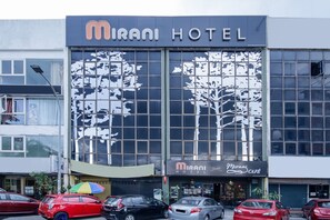 Exterior - Capital O 90406 Mirani Hotel (Taman Melawati)