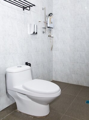 Superior Room | Bathroom | Shower, towels, toilet paper