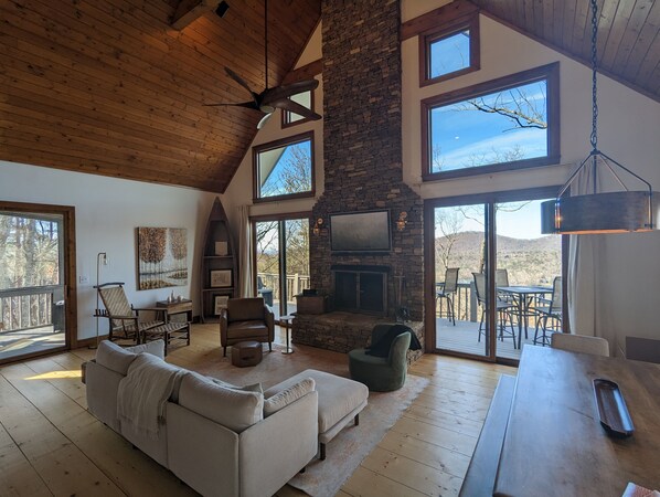 TV, fireplace, offices - View View View! Amazing views of sunset over Lake Sconti and Mountains. (Jasper)