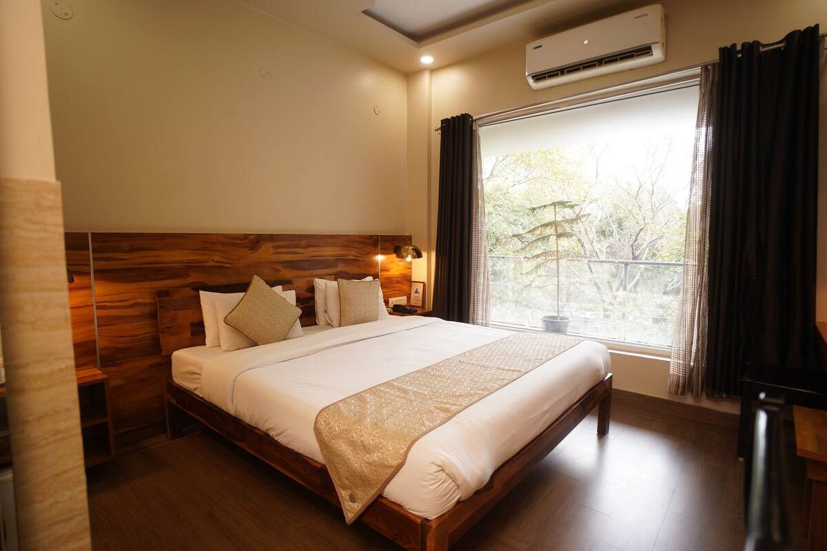 Deluxe Room, Garden View | Meja, langsir/tirai gelap terus, kalis bunyi, seterika/papan seterika 