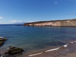 På stranden