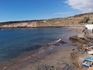 På stranden