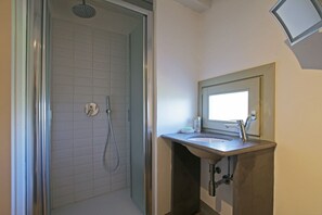Hair dryer, bidet, towels, soap - Beautiful Countryside Villa With Private Pool and Sea View, Surrounded by Nature (Collesano)