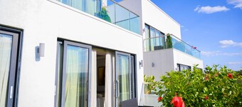 White Stone Apartments Nyarutarama