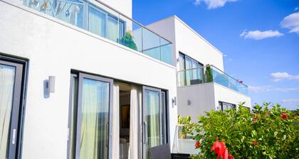 White Stone Apartments Nyarutarama