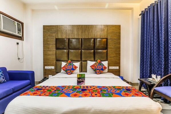 Egyptian cotton sheets, premium bedding, desk, soundproofing - Fabhotel The Residency (Gurugram)