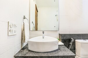 Ducha, cabezal de ducha con hidromasaje, artículos de tocador gratuitos