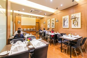 Restaurant - Fabhotel Rk International (Mumbai)