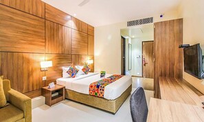 Premium Room | Egyptian cotton sheets, premium bedding, desk, soundproofing - Fabhotel Rk International (Mumbai)