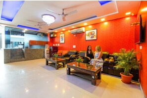 Lobby sitting area - FabHotel TP Suites (New Delhi)