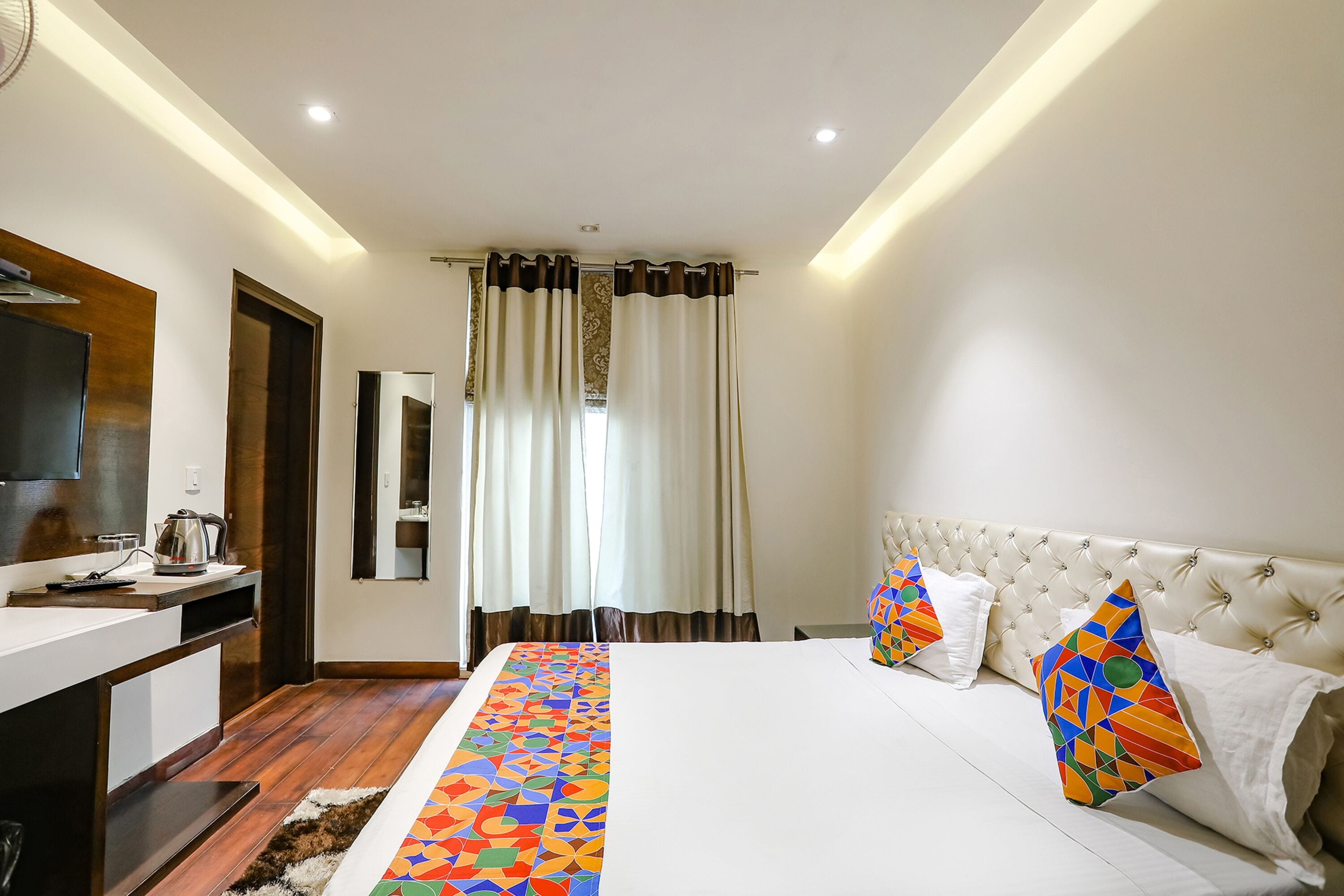 埃及棉床单、高档床上用品、办公桌、免费 WiFi