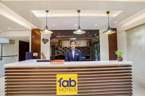 Reception - Fabhotel Grand Stay (New Delhi)