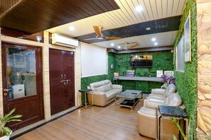 Lobby - FabHotel Delta Suites I (New Delhi)