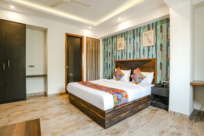 Egyptian cotton sheets, premium bedding, desk, free WiFi - FabHotel Delta Suites I (New Delhi)