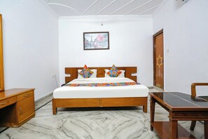 Deluxe Room | 1 bedroom, Egyptian cotton sheets, premium bedding, desk