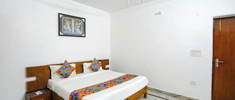 Egyptian cotton sheets, premium bedding, desk, free WiFi