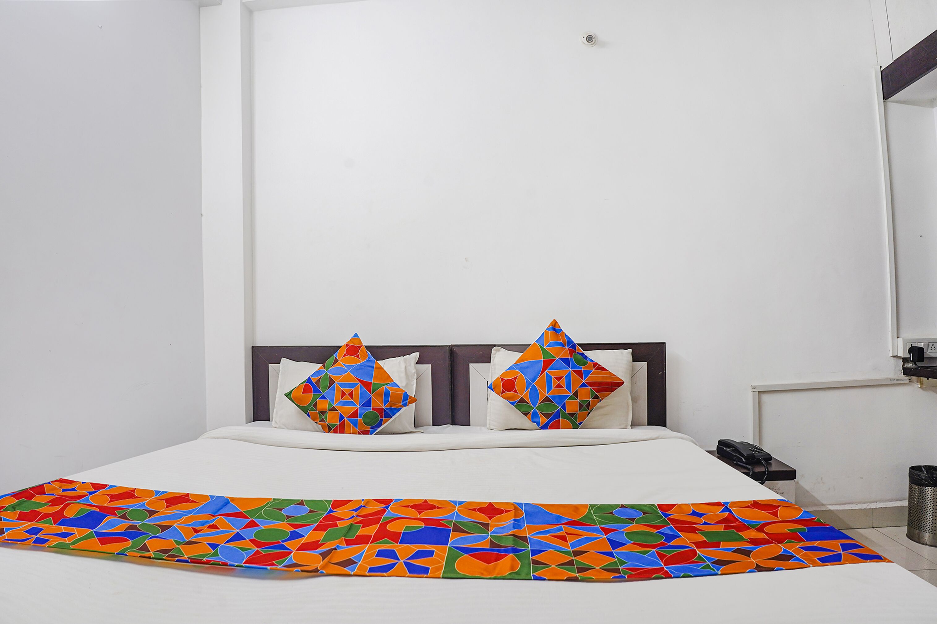 埃及棉床单、高档床上用品、办公桌、免费 WiFi