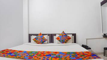 Egyptinpuuvillaiset lakanat, ylelliset vuodevaatteet, työpöytä