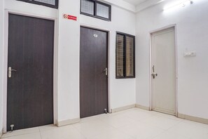 Lobby - FabHotel The Vinayak (Bhopal)