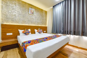 Egyptian cotton sheets, premium bedding, desk, soundproofing - FabHotel KPL Prime (Jaipur)