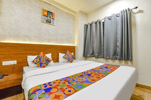Egyptian cotton sheets, premium bedding, desk, soundproofing - FabHotel KPL Prime (Jaipur)