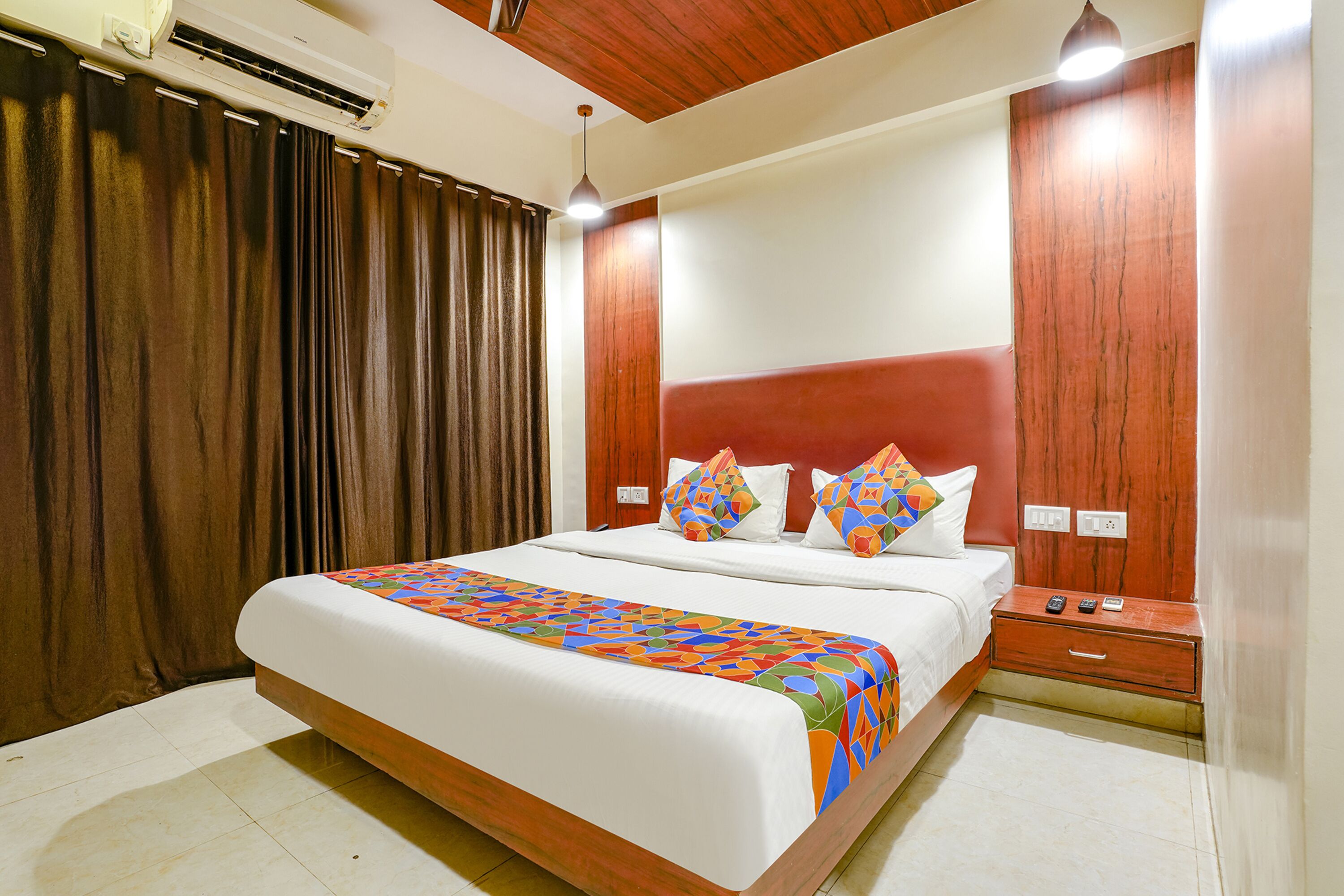 Premium Room | Egyptian cotton sheets, premium bedding, desk, free WiFi