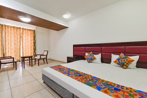 Habitación Deluxe | Sábanas de algodón egipcio, ropa de cama de alta calidad y escritorio