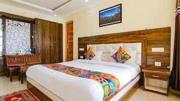 Premium Room | Egyptian cotton sheets, premium bedding, desk, soundproofing