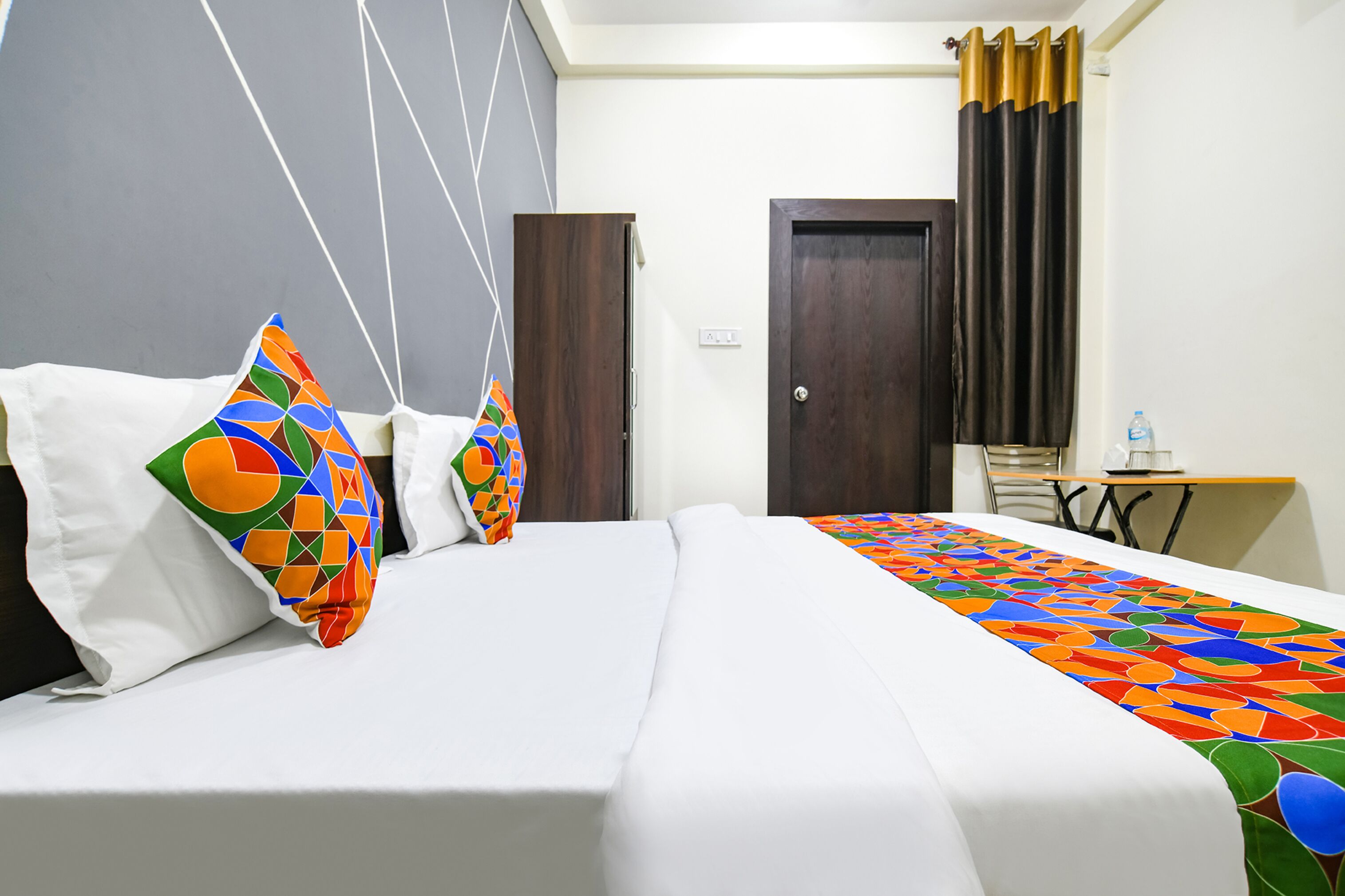 egyptian cotton sheets, premium bedding, desk, free wifi