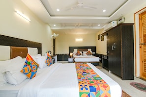 Egyptian cotton sheets, premium bedding, in-room safe, desk