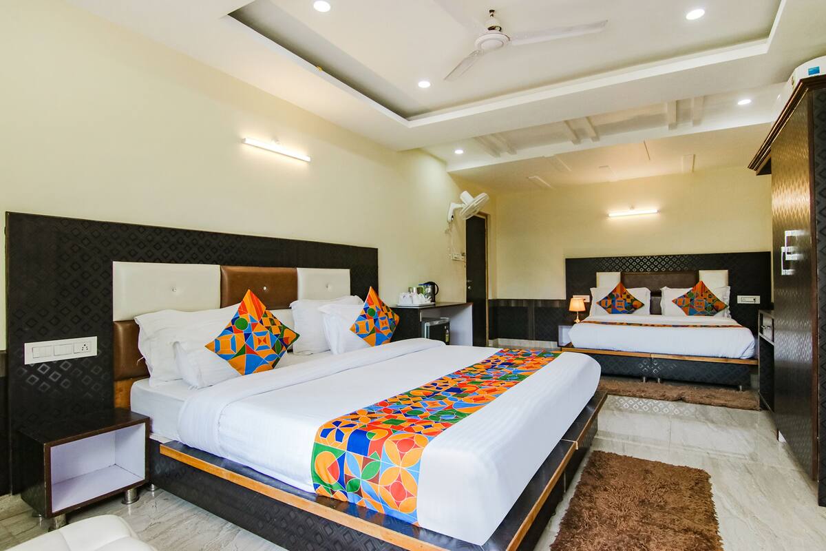 Egyptian cotton sheets, premium bedding, in-room safe, desk