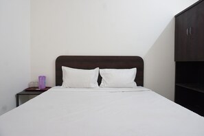 Egyptian cotton sheets, premium bedding, in-room safe, desk - Fabhotel Gargi Galuxe (Pune)
