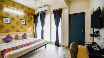 Egyptian cotton sheets, premium bedding, in-room safe, desk