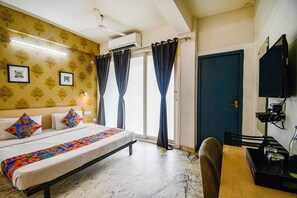 Egyptian cotton sheets, premium bedding, in-room safe, desk - FabHotel Silver Key kalighat (Kolkata)