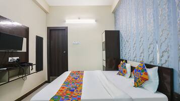 Egyptian cotton sheets, premium bedding, in-room safe, desk