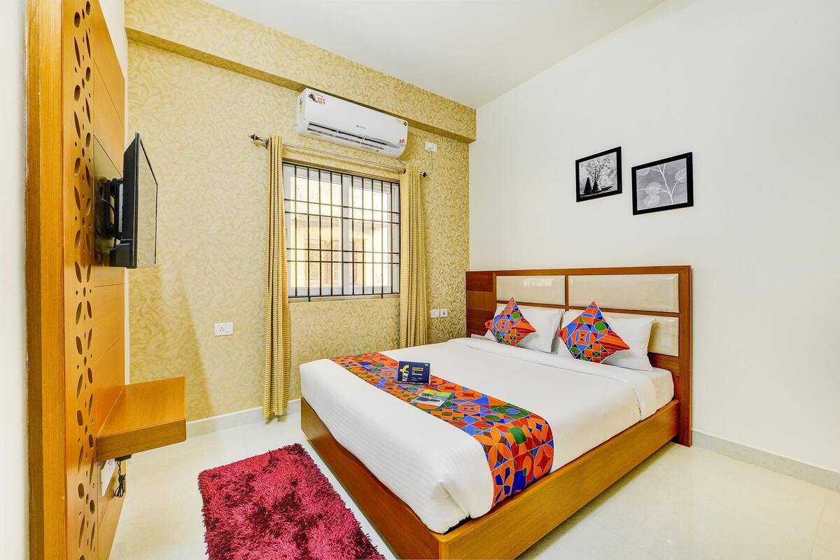 Deluxe Room | Egyptian cotton sheets, premium bedding, in-room safe, desk