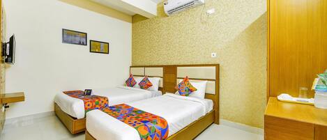 Egyptian cotton sheets, premium bedding, in-room safe, desk