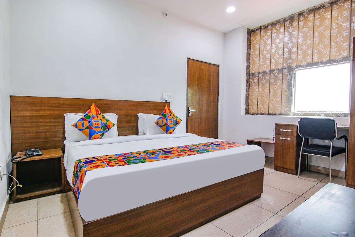 Deluxe Room | Egyptian cotton sheets, premium bedding, in-room safe, desk