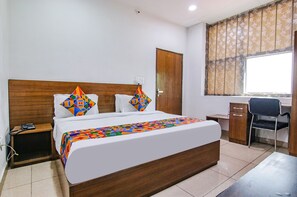 Deluxe Room | Egyptian cotton sheets, premium bedding, in-room safe, desk - Fabhotel The Orient (Haridwar)