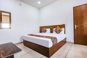 Deluxe Room | 1 bedroom, Egyptian cotton sheets, premium bedding, in-room safe