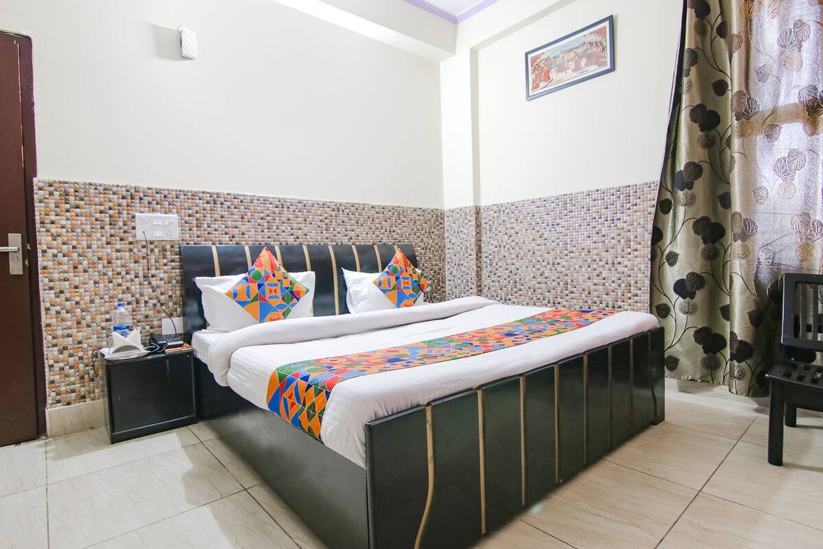 Deluxe Room | Egyptian cotton sheets, premium bedding, in-room safe, desk