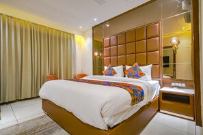 Executive Room | Egyptian cotton sheets, premium bedding, in-room safe, desk - Fabhotel Benchmark (Indore)