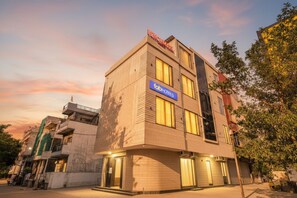 Interior entrance - Fabhotel Benchmark (Indore)