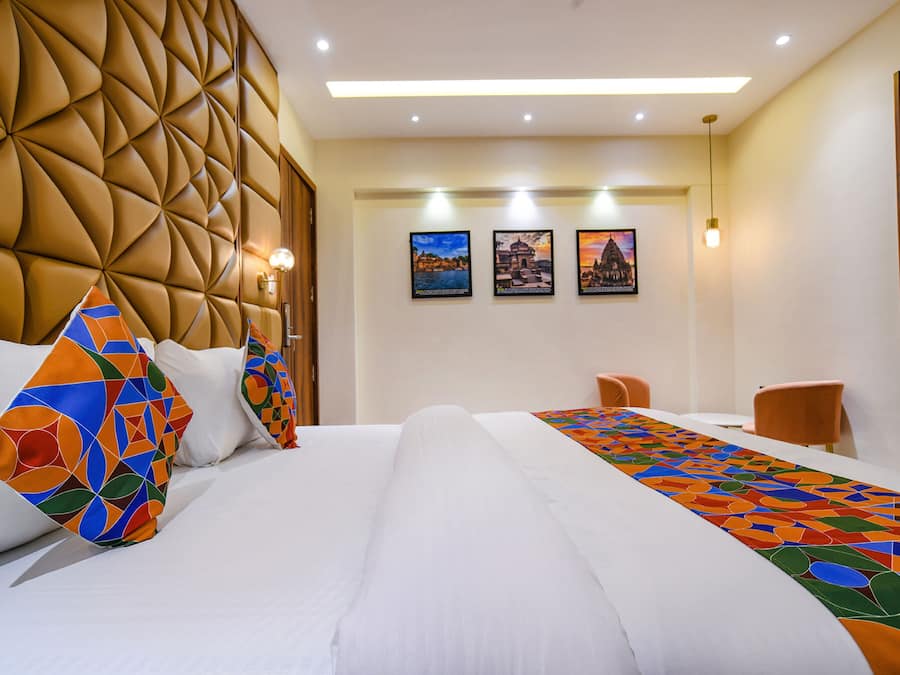 Egyptian cotton sheets, premium bedding, in-room safe, desk