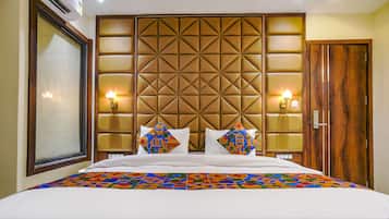 Executive Room | Egyptian cotton sheets, premium bedding, in-room safe, desk